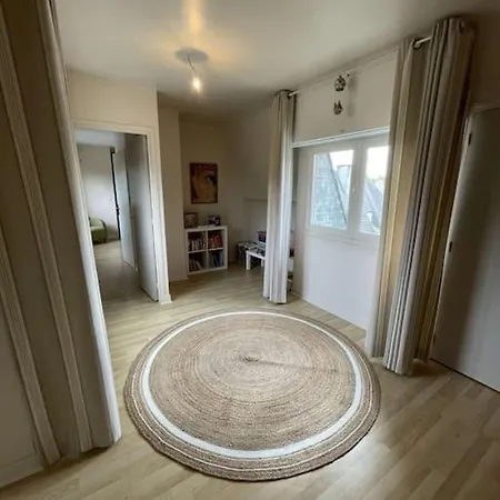 Laroche Grand Duplex Dans Le Centre Historique Avec Garage Apartamento Vannes Exterior foto